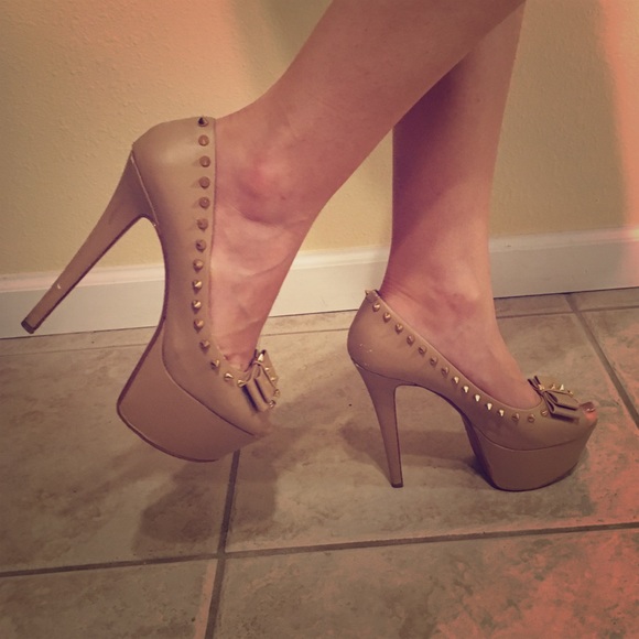 Wild Pair Shoes - Spiked Studded Platform 5” Heels Size 8M